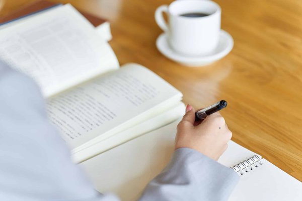 Quelles qualifications pour devenir un spécialiste en réhabilitation de sites industriels ?